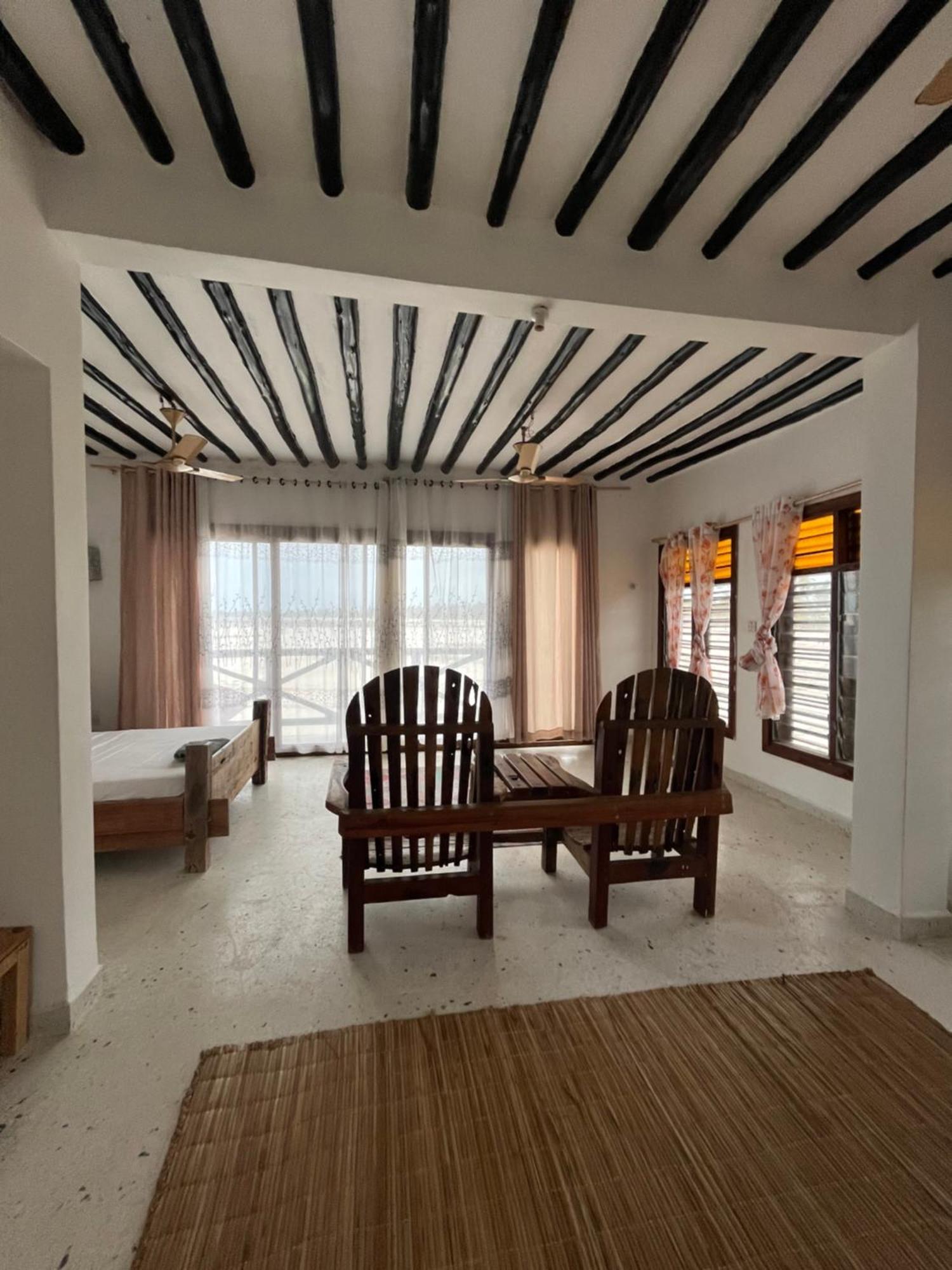 The Cliff Hotel Pongwe