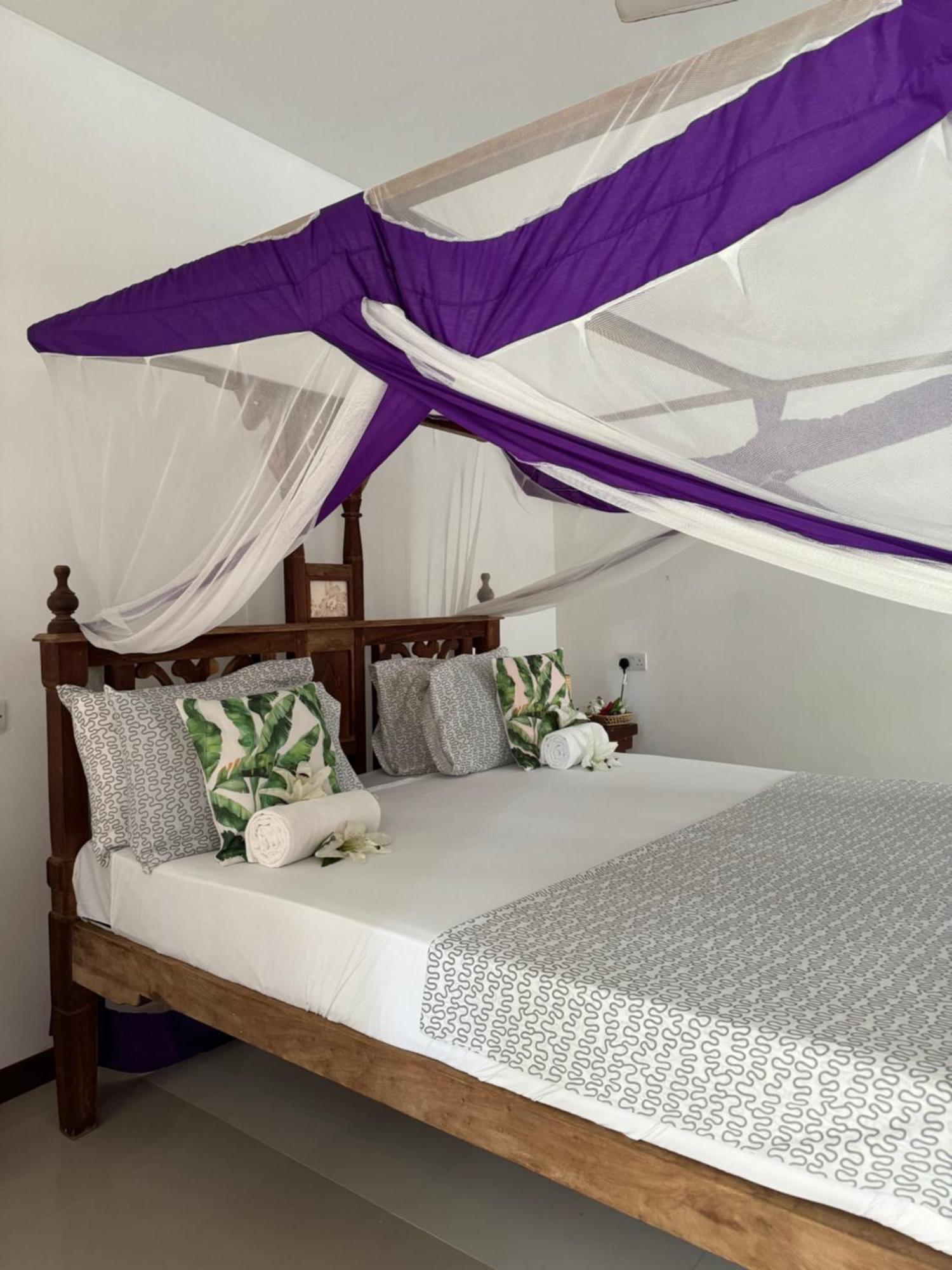 Bed & Breakfast Retreat *