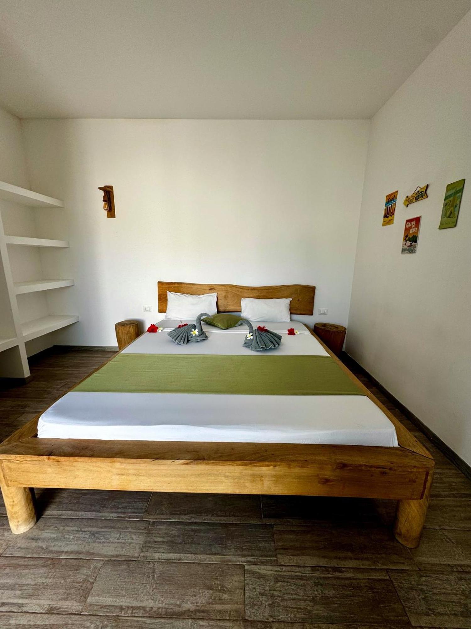 La Base Bed & Breakfast *