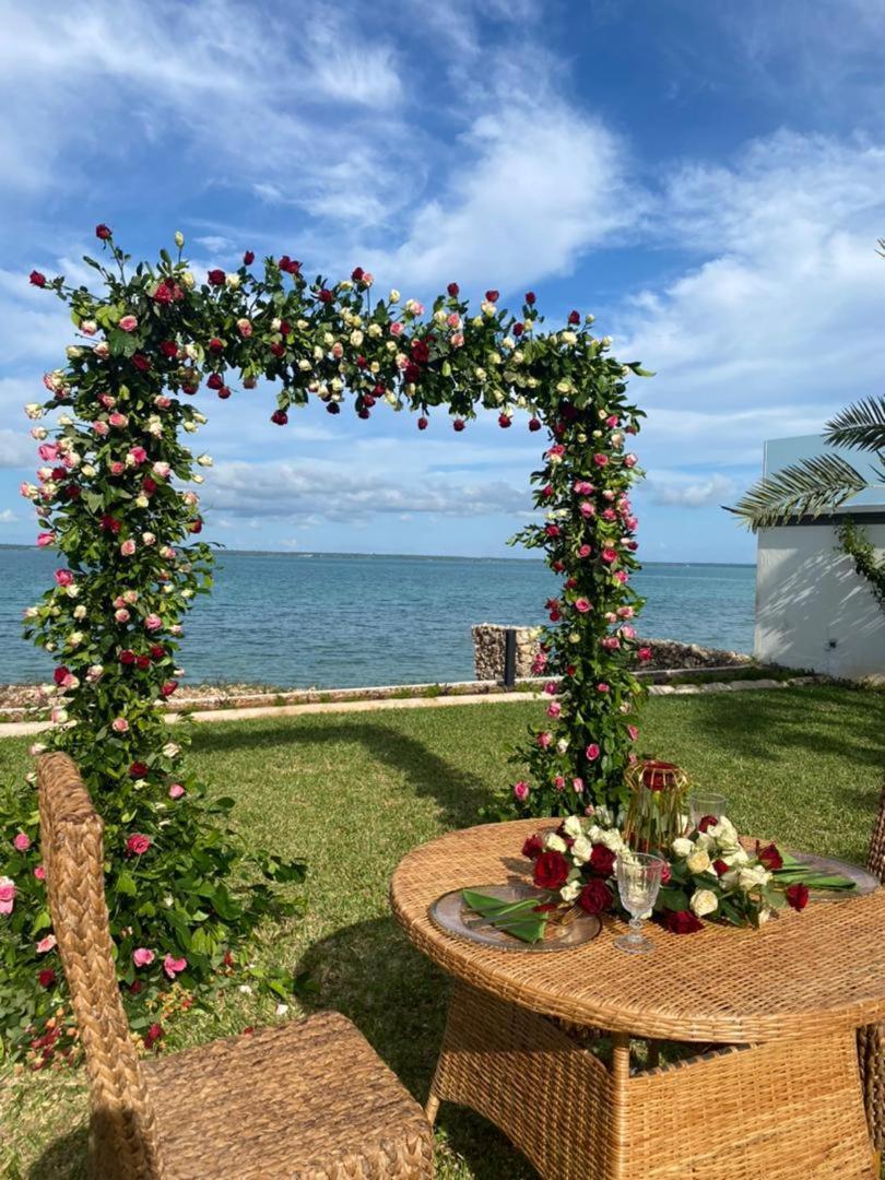 Zanzibar Dt Beachfront Villa Mkunguni