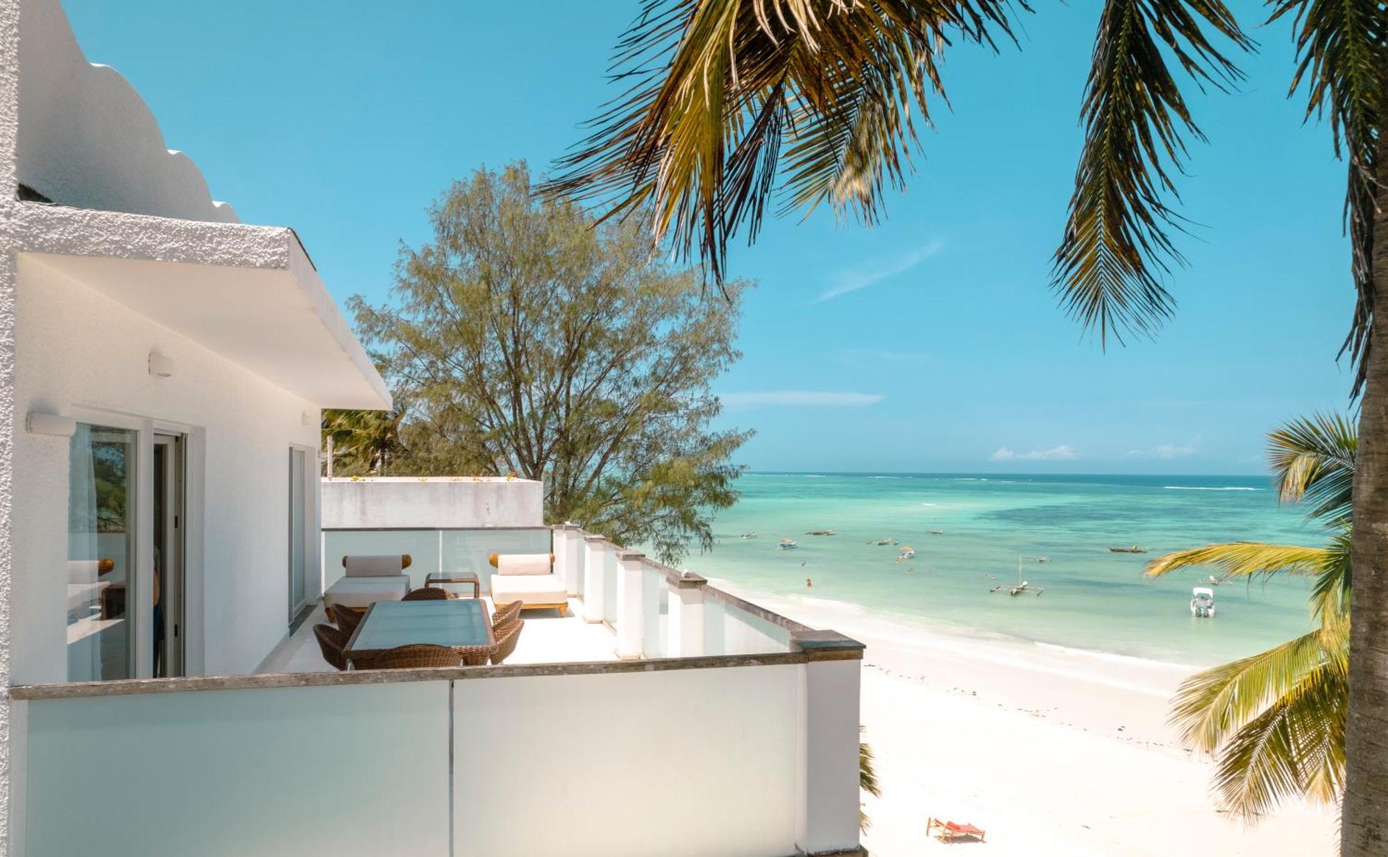 Apartment Deluxe Beachfront Penthouse With Panoramic Ocean Views