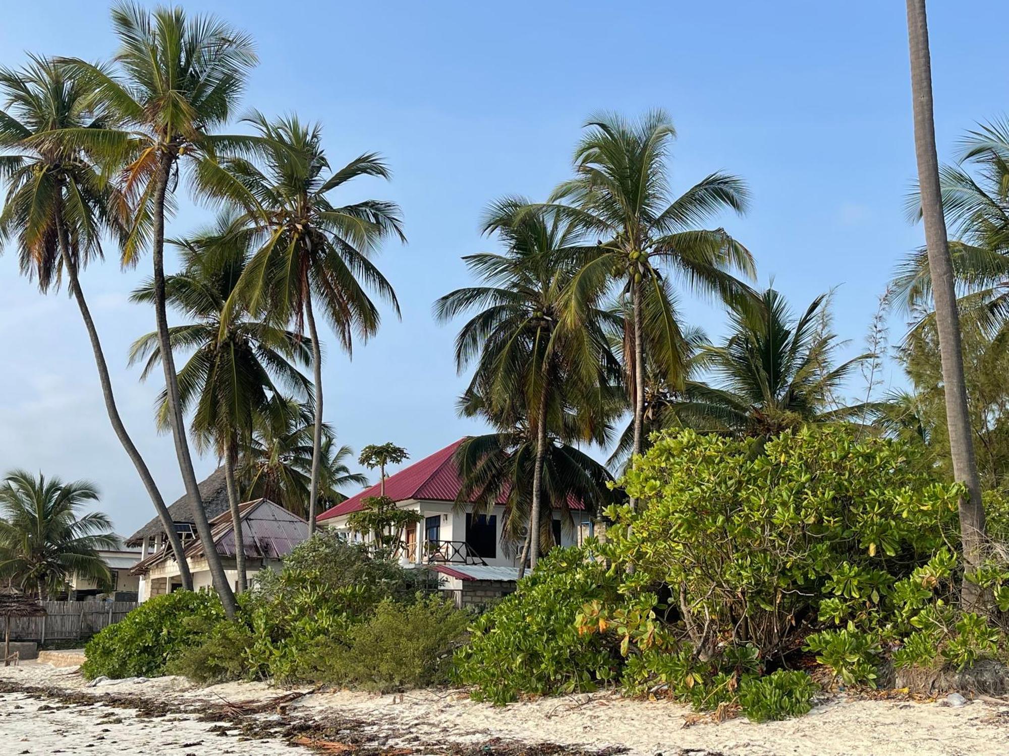 Zanzibar Escape 1&2 *
