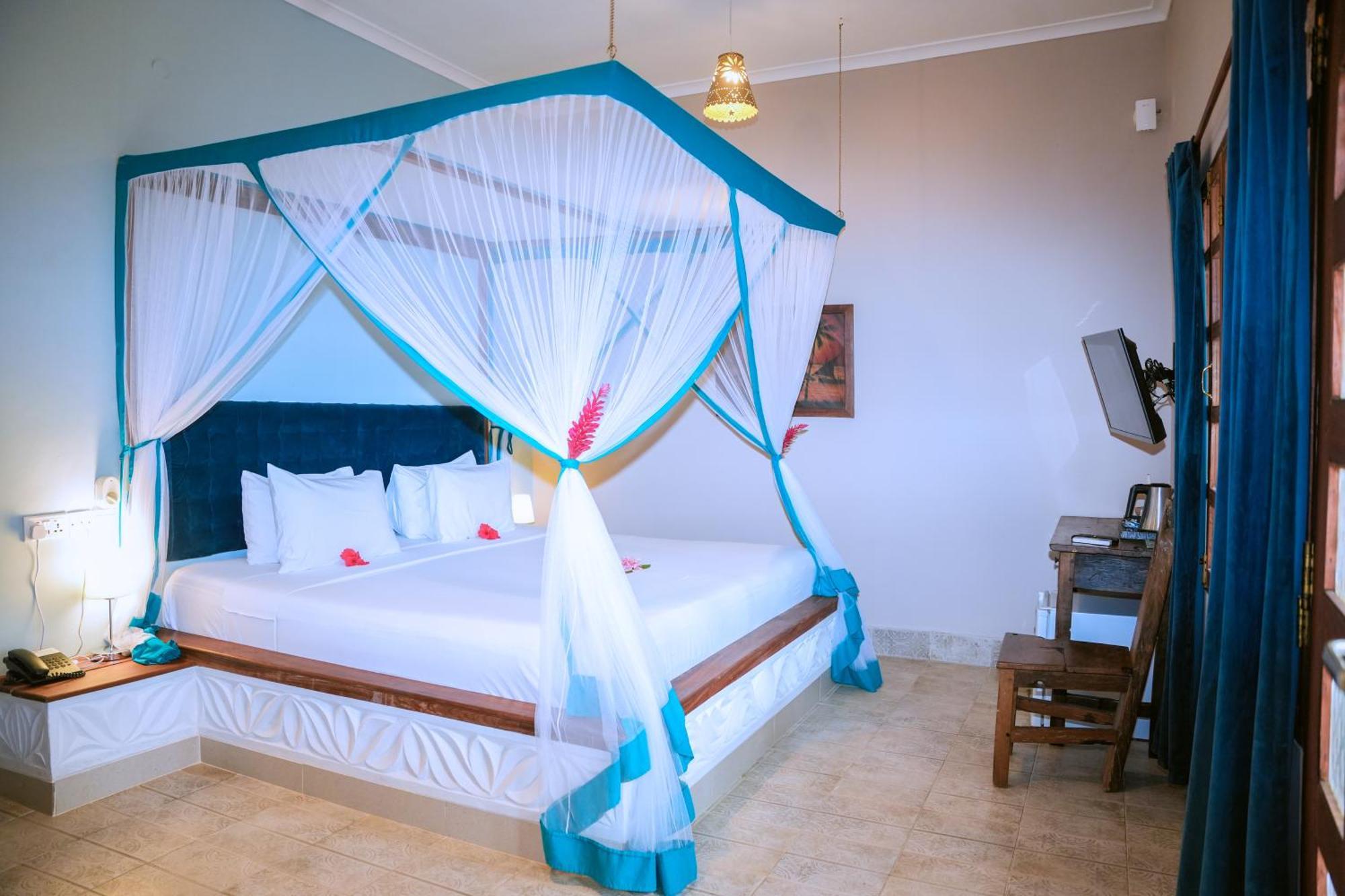 Rocks Hotel 4*
