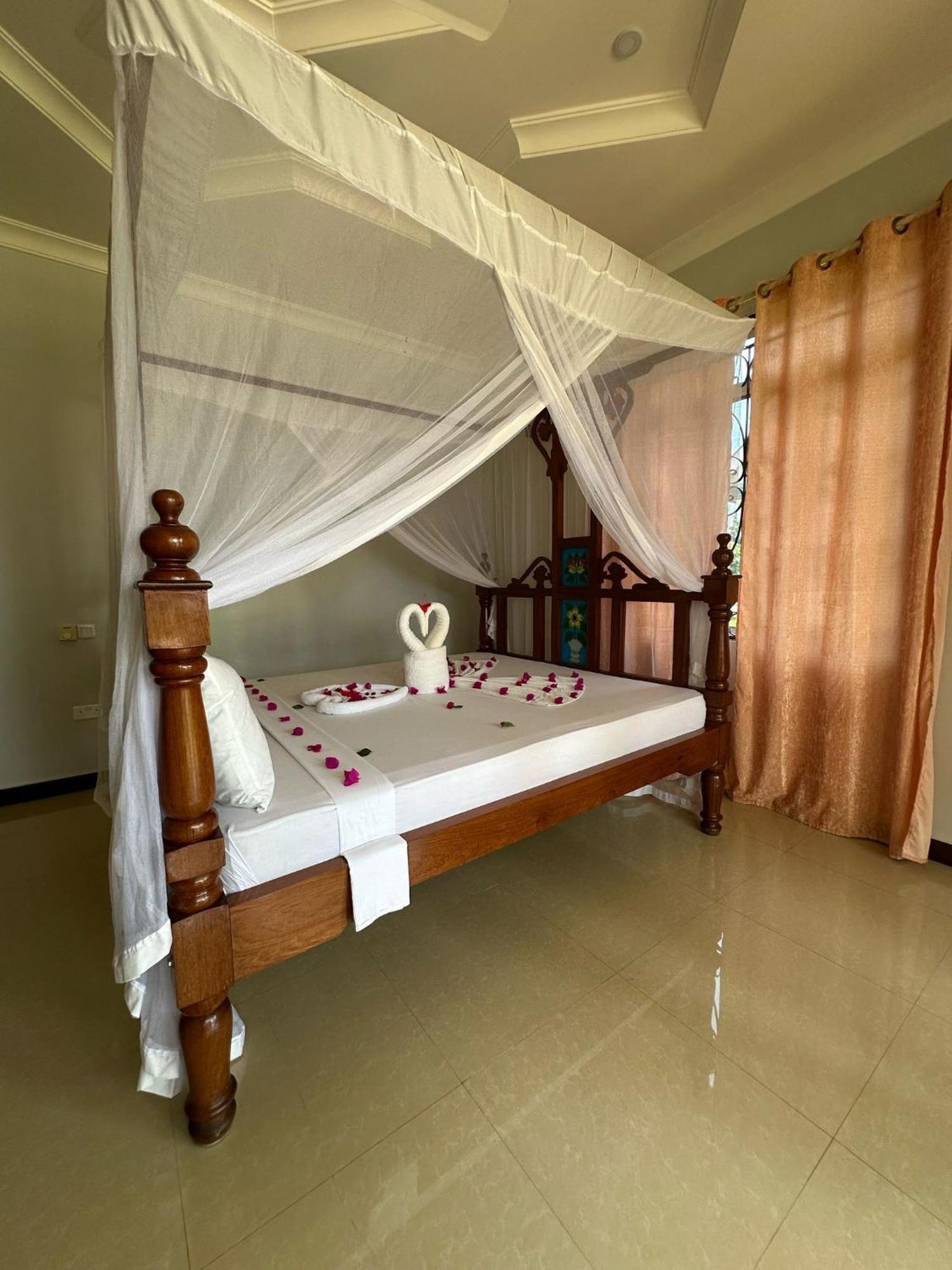 Relax Taj Hotel