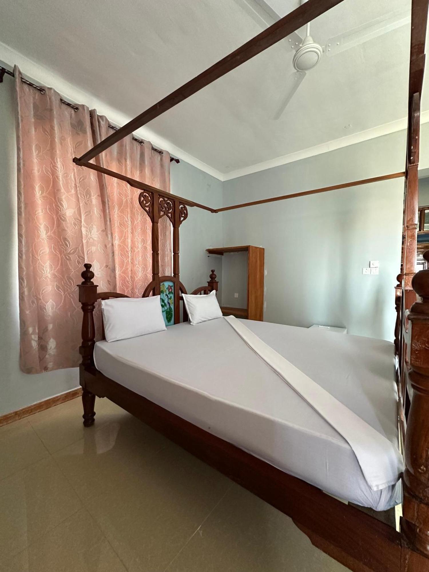 Relax Taj Nungwi