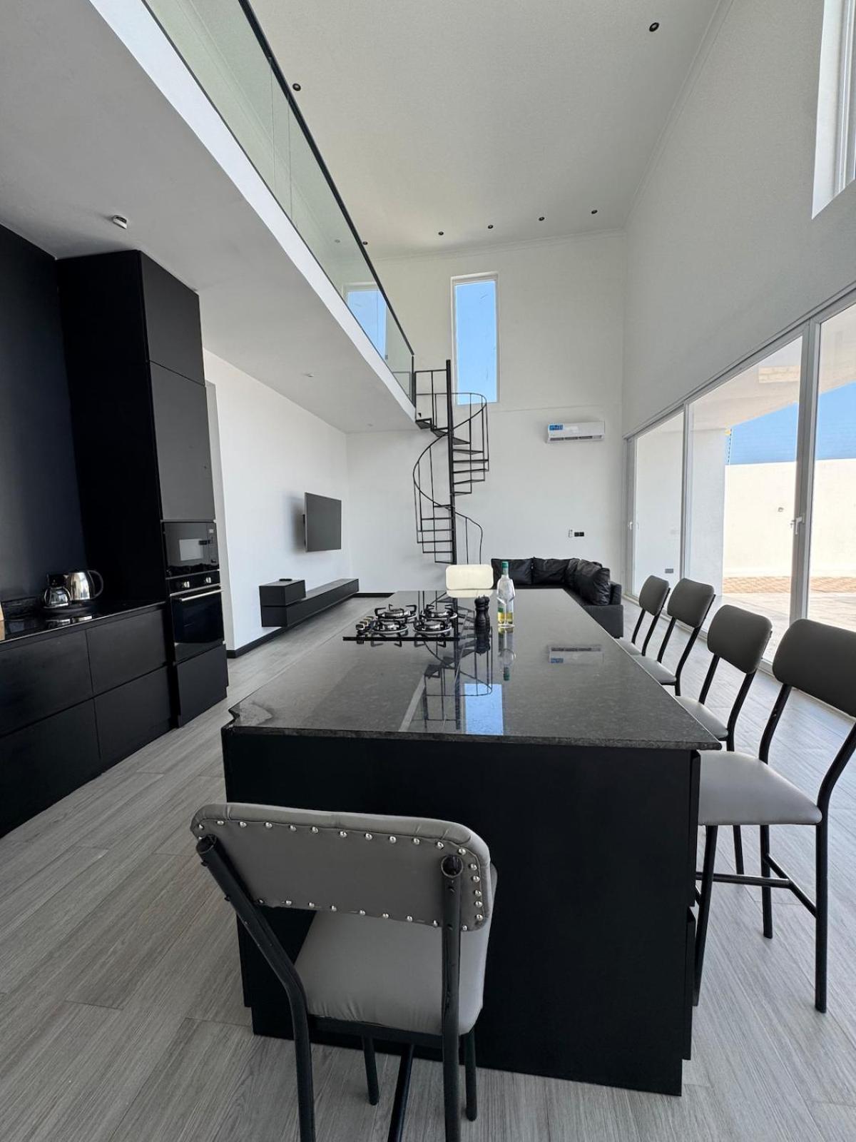 Jumbo Villa, Apartment