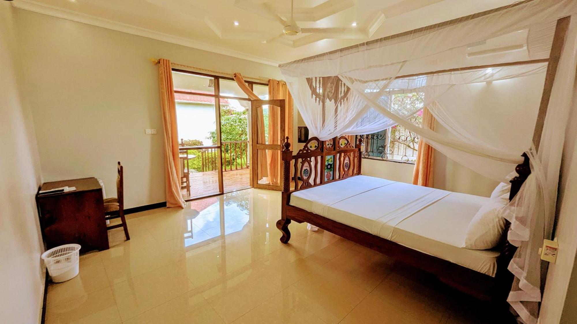 Hotel Crown View