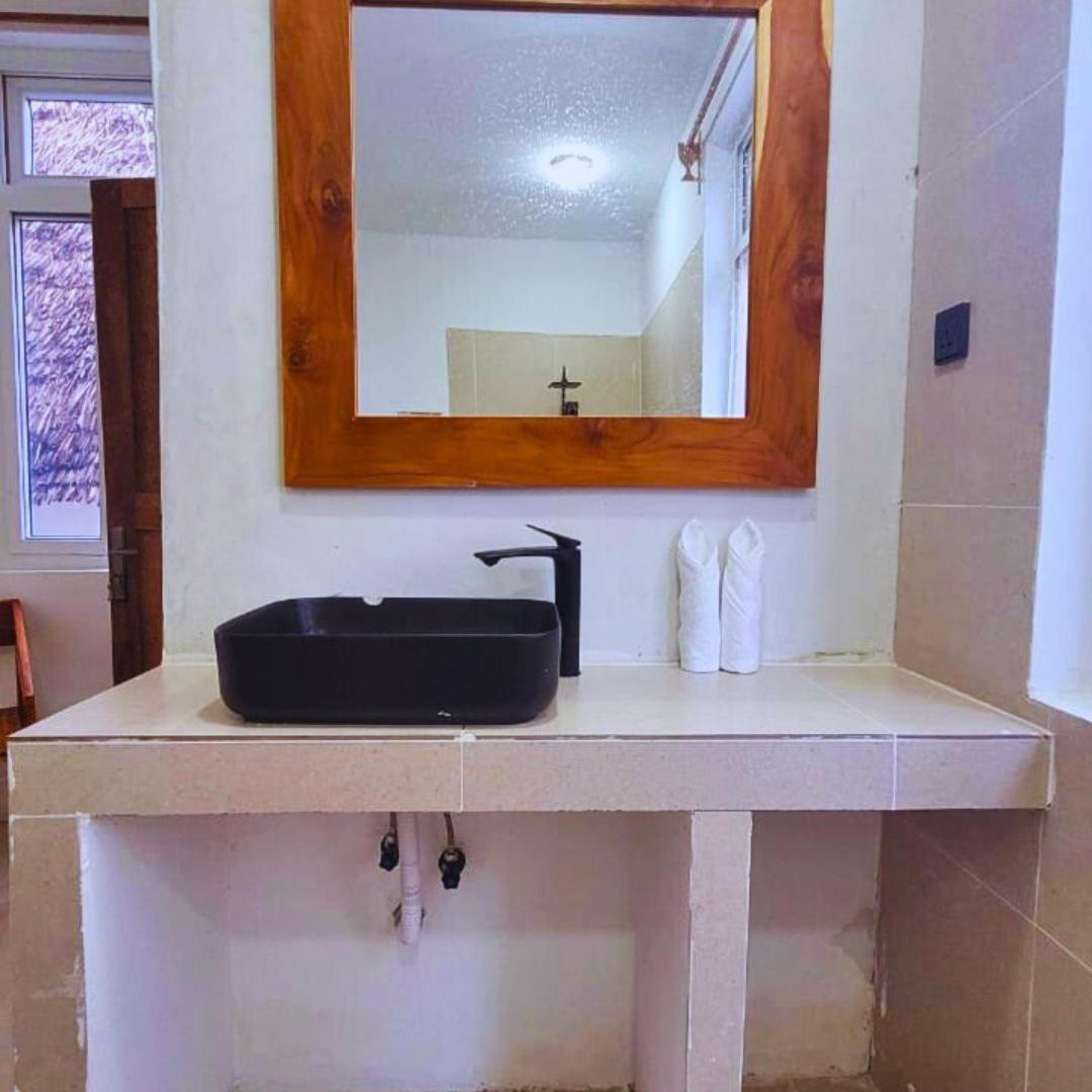 Modern Luxury 4 Sleeper Zanzibar Tv Wifi Ac Centrally Located Apartment