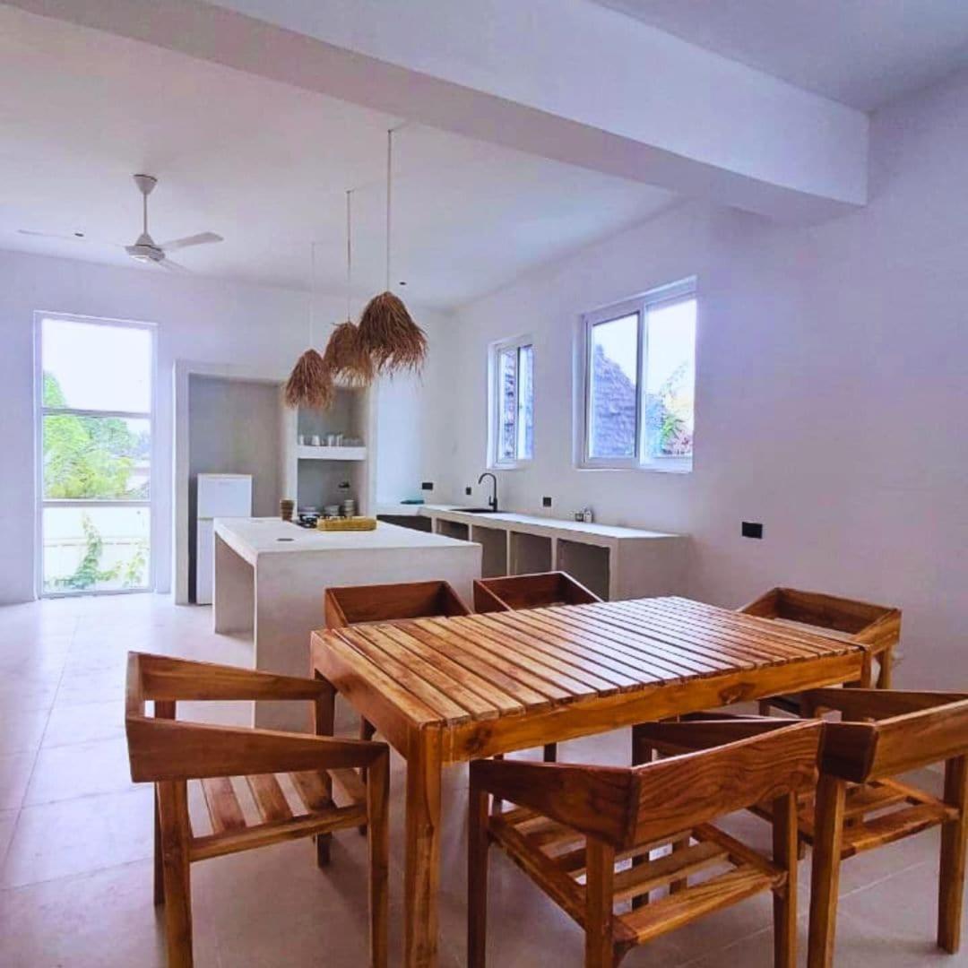 Modern Luxury 4 Sleeper Zanzibar Tv Wifi Ac Centrally Located Apartment *