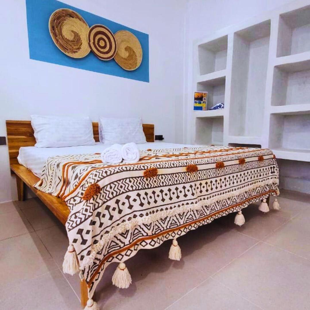 Modern Luxury 4 Sleeper Zanzibar Tv Wifi Ac Centrally Located Apartment *