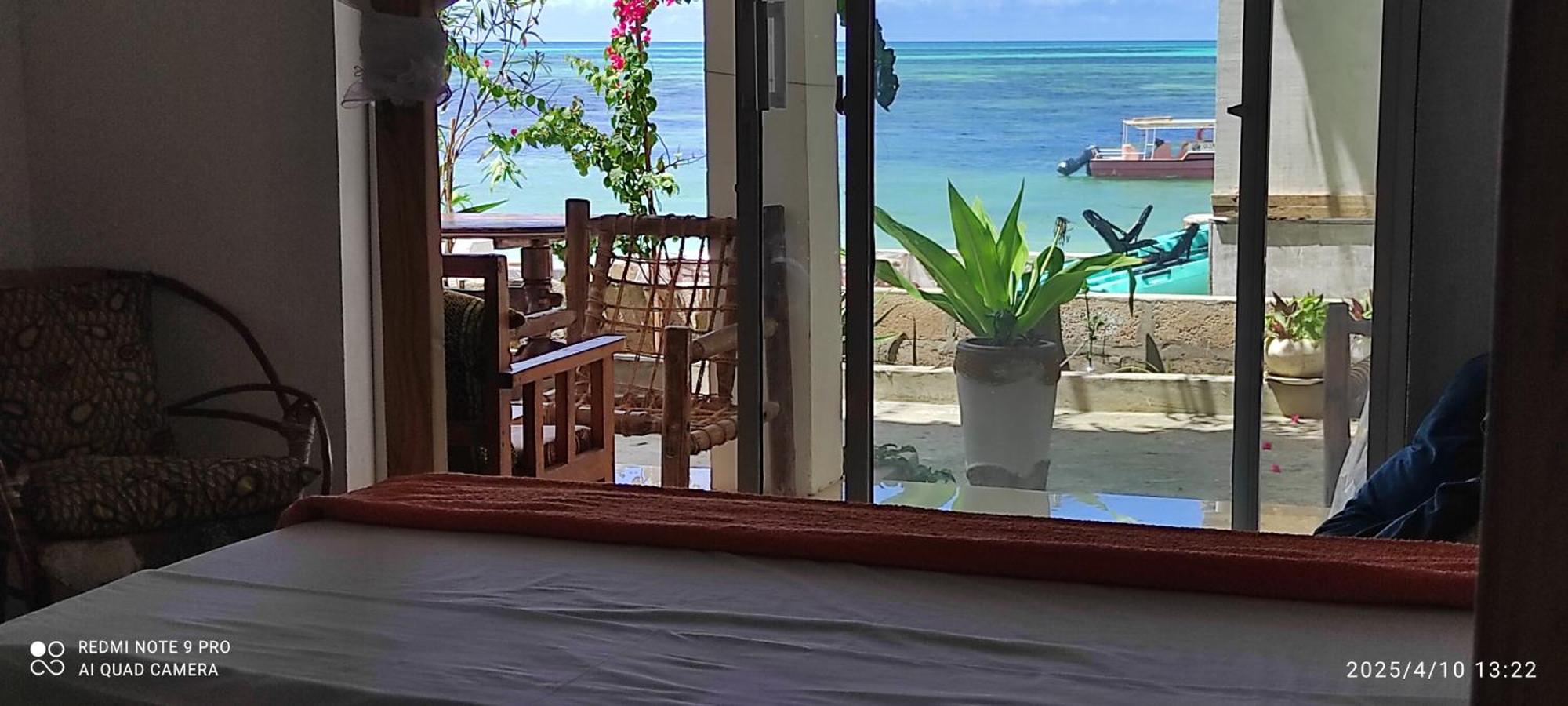 Mina Beachhouse Bed & Breakfast 2*