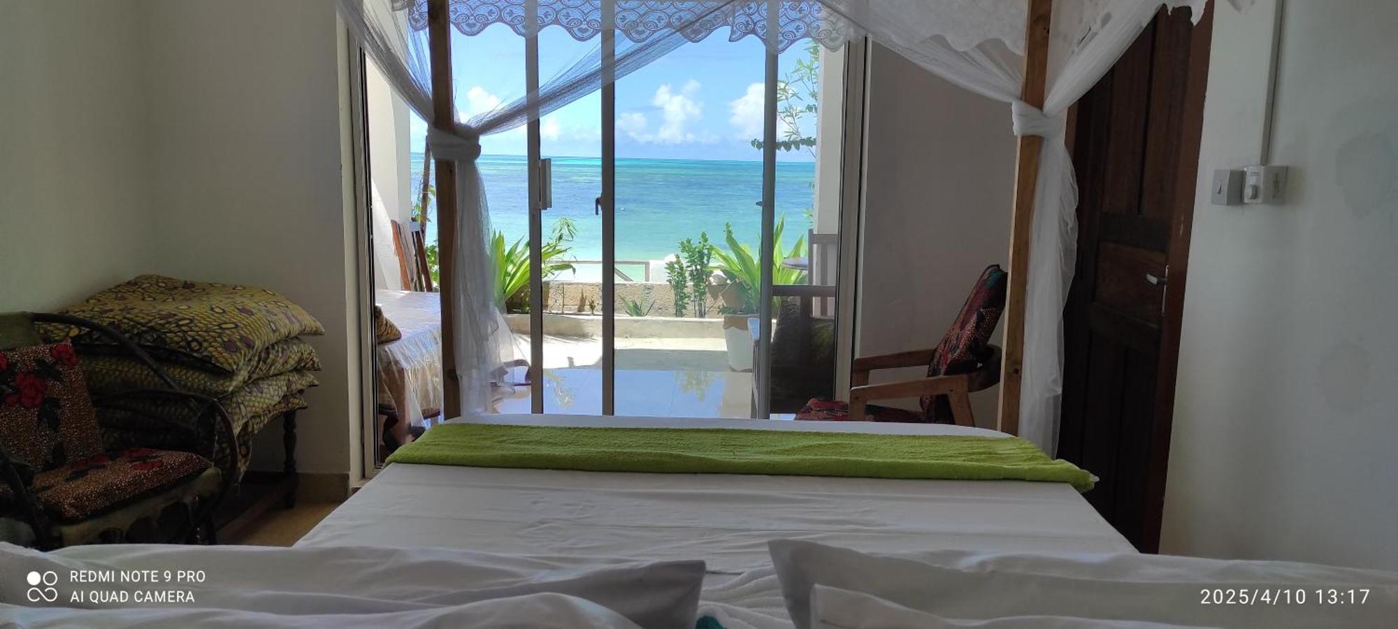 Mina Beachhouse 2*