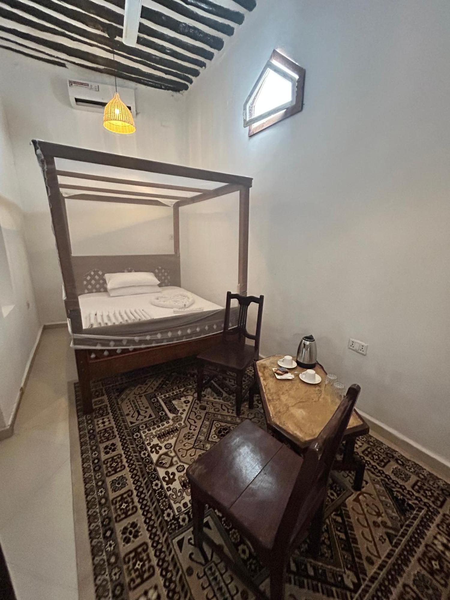 Hotel Habari House