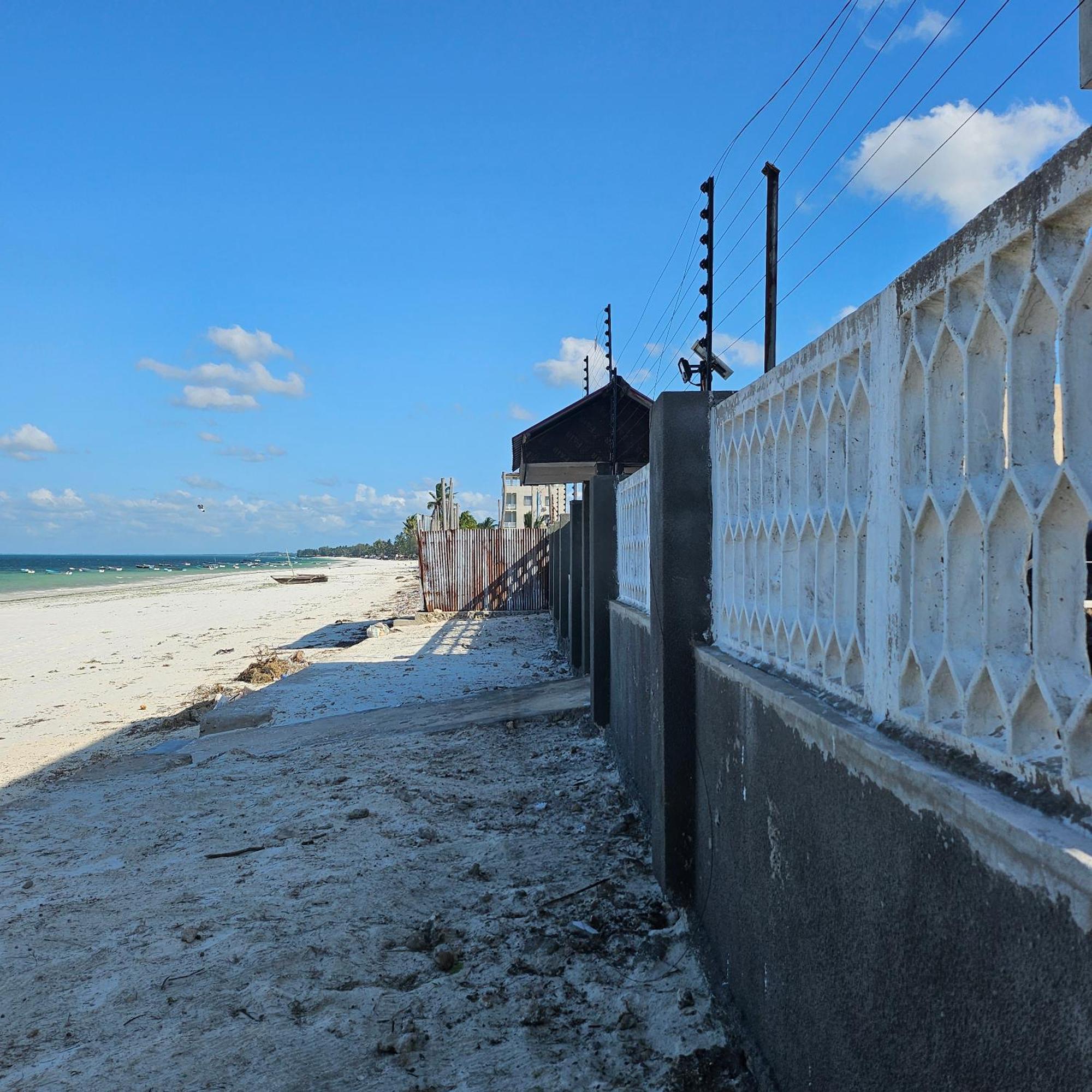 Oceanfront Oasis 2-bedroom Master In Uroa, Zanzibar Appartement Uroa