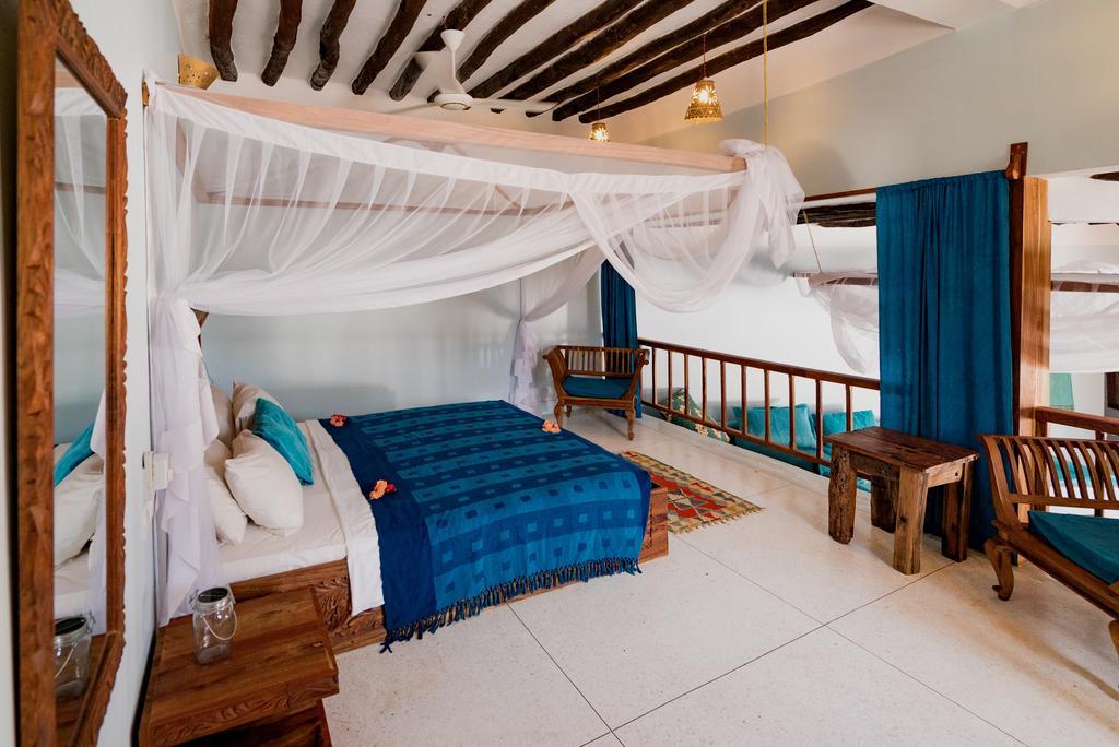 Rocks Hotel