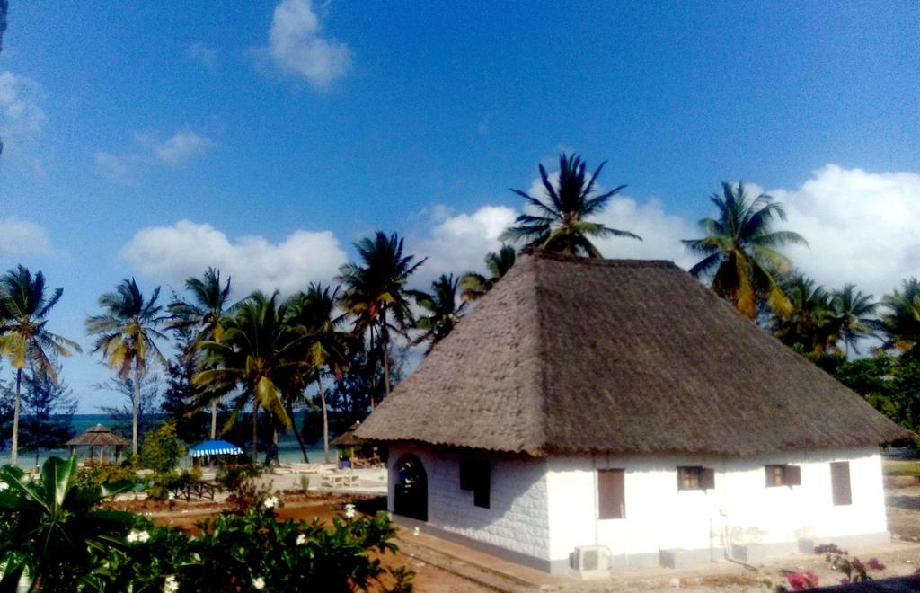 Mermaids Cove & 4* Uroa