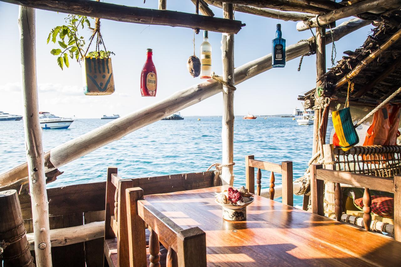 Botel Dreamer's Island