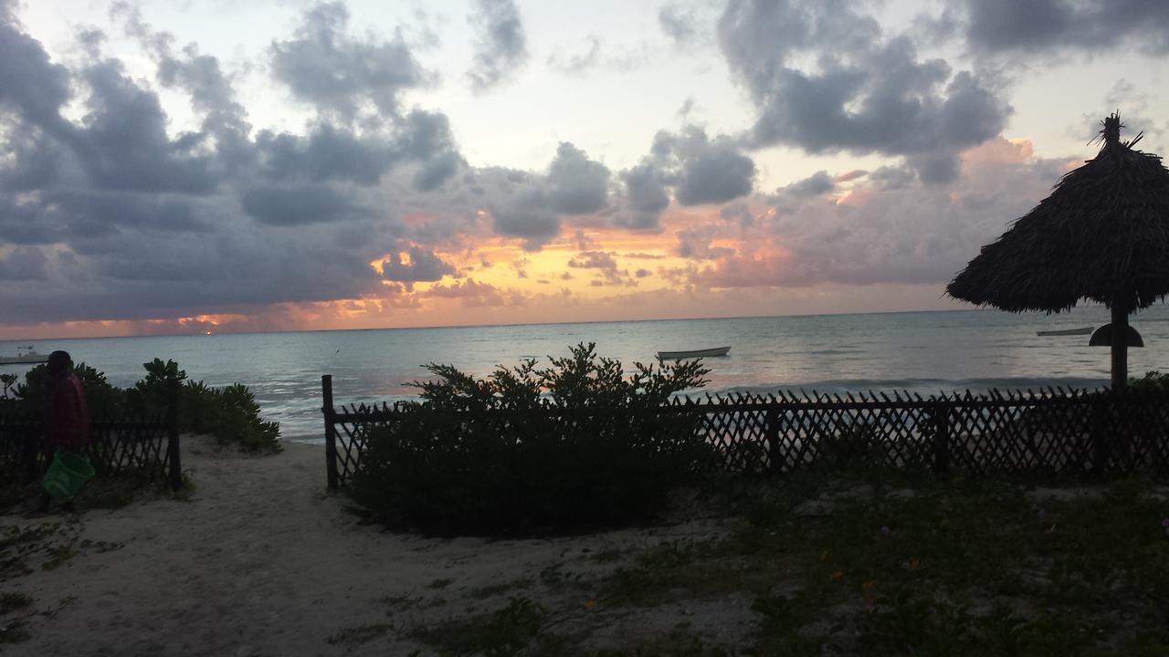White Sands Hotel *