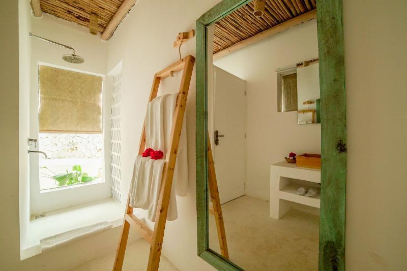 Zanbluu Hotel