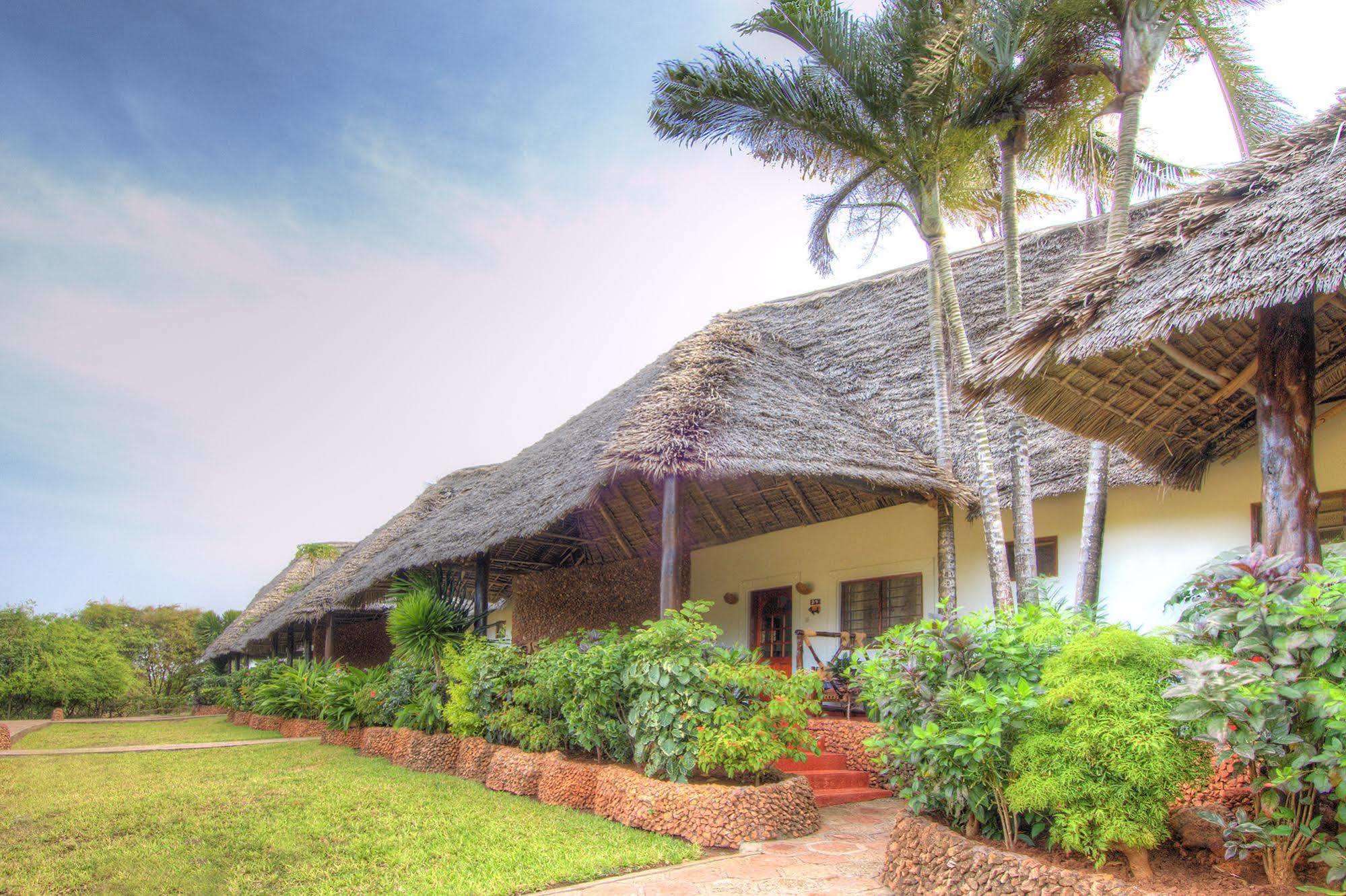 Ras Beach Hotel 4*