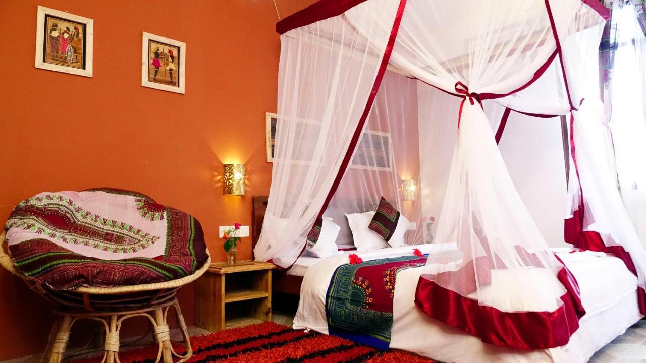 Airport Palace Bed & Breakfast 3*