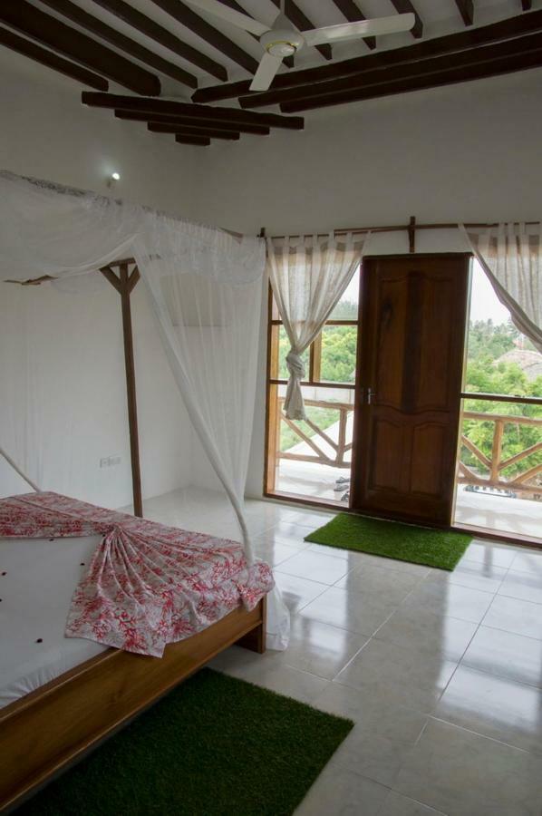Shamba Hotel 2*