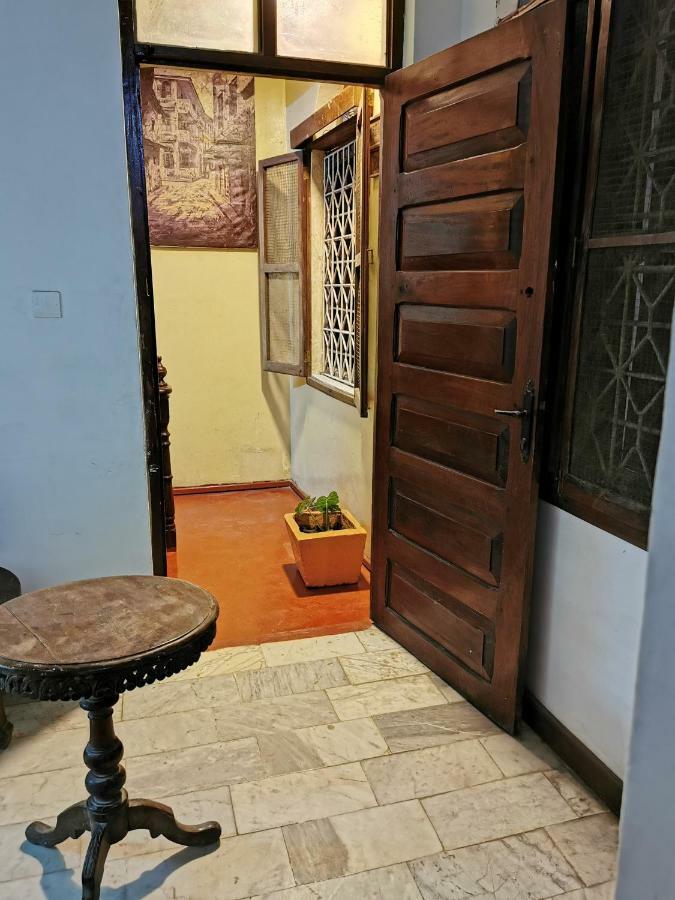 Crown Hotel 2*